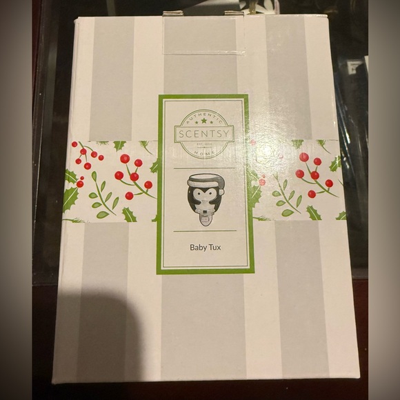 Baby Tux SCENTSY Warmer - Picture 2 of 6